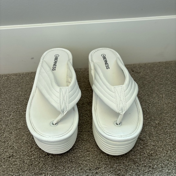 Platform flip flop from Princess Polly - Picture 1 of 2